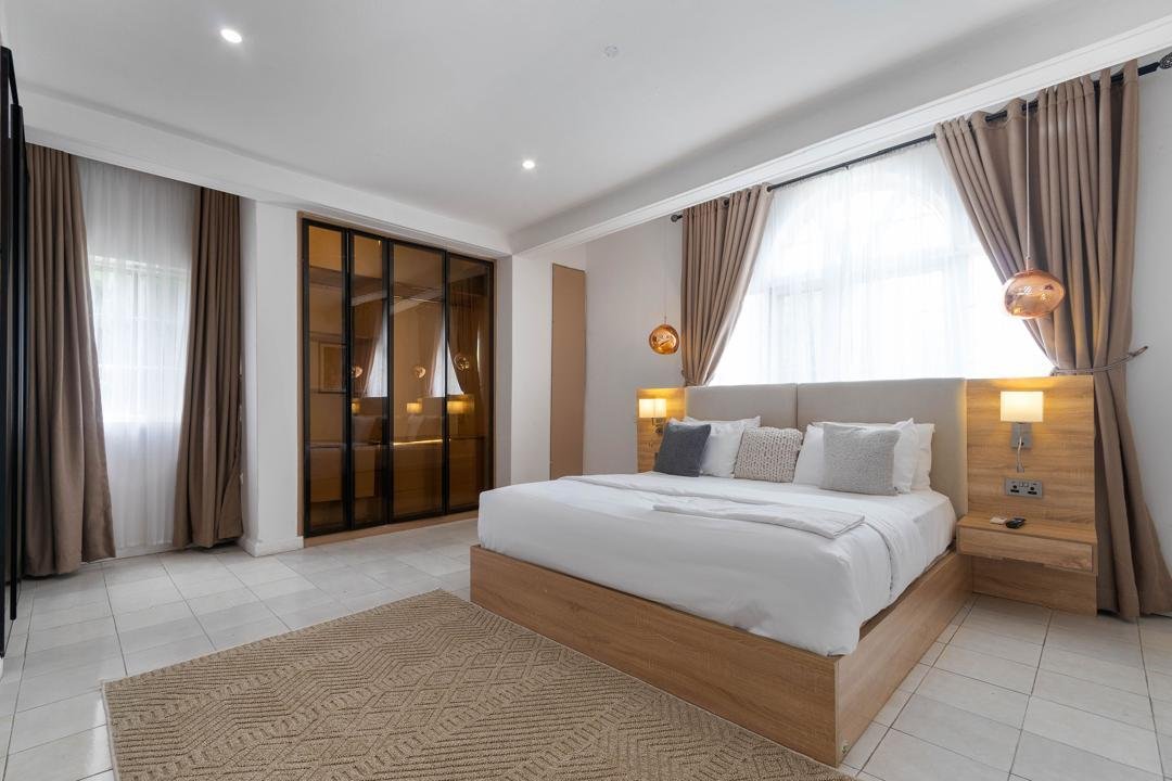 Waterfront 4bedroom Apartment