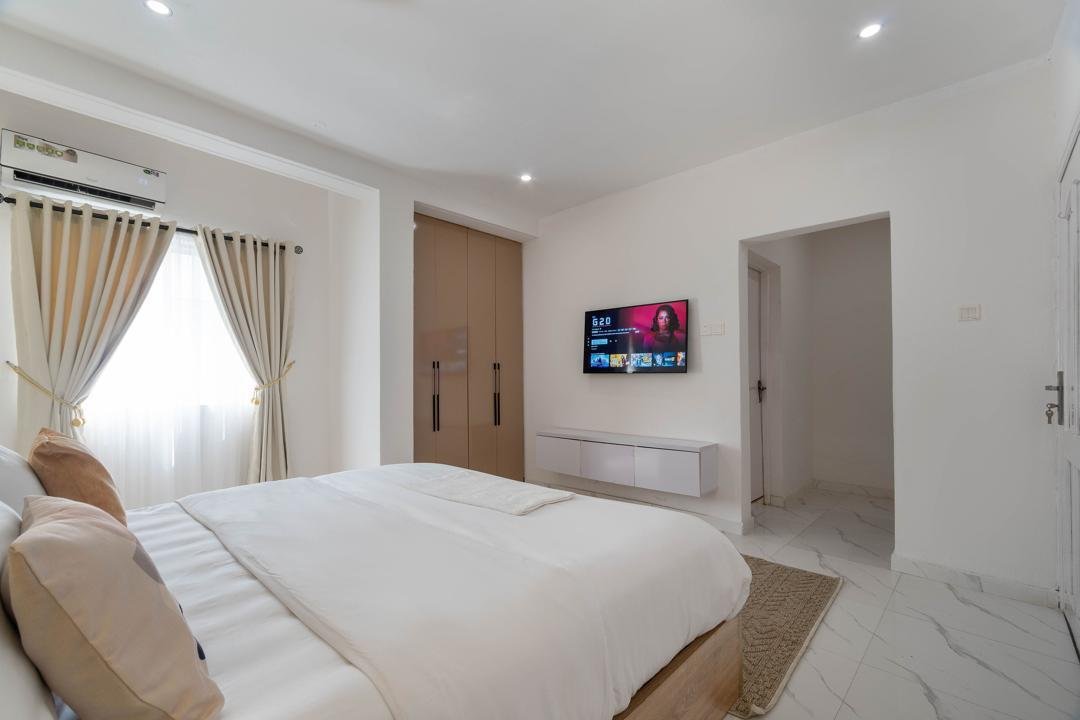 Waterfront 4bedroom Apartment